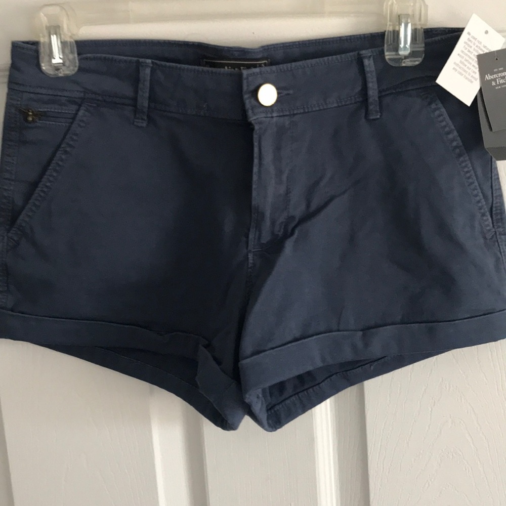 NWT-Abercrombie blue chino shorts